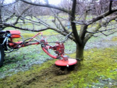 Hydraulic powered cultivator