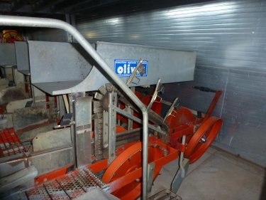 Machine used for planting rootstocks and installing irrigation pipes