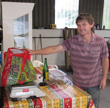 Owner Tom Maynard weighs our fruit! Owner Tom Maynard weighs our fruit!