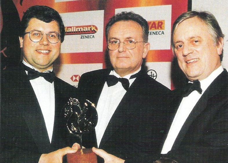 Robert (left) and Ian Mitchell (right) receive the BGLA Grower of the Year Award in 1999.