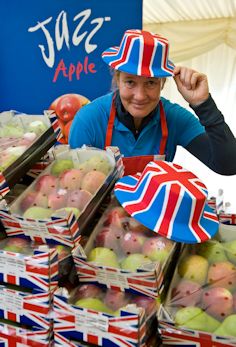 Claire Donovan of Worldwide Fruit promotes English Jazz apples